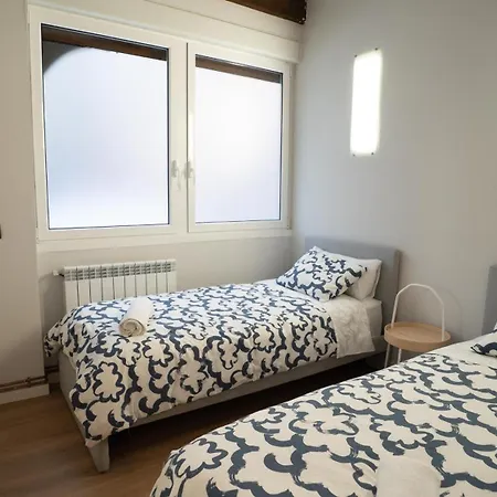 Centrico, Junto A Estacion De Bus/tren, Y Playas *