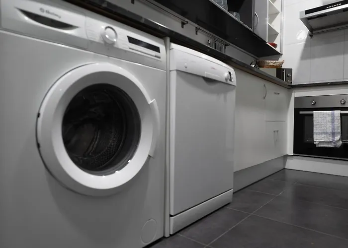 Centrico, Junto A Estacion De Bus/tren, Y Playas Apartament