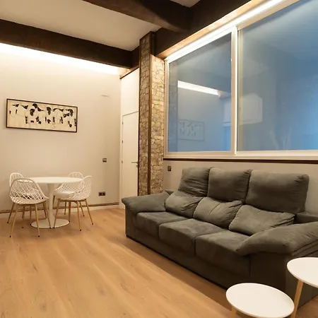Apartamento Céntrico, Junto A Estación De Bus/tren, Y Playas