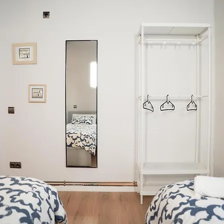 Centrico, Junto A Estacion De Bus/tren, Y Playas