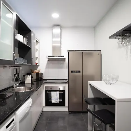 Centrico, Junto A Estacion De Bus/tren, Y Playas