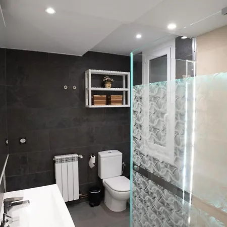 Centrico, Junto A Estacion De Bus/tren, Y Playas *